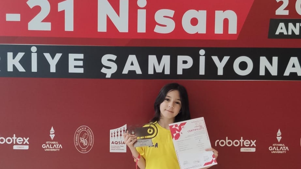 5 E sınıfından öğrencimiz Dila DOĞAN Robotex İnternatıonal Yarışmasında Türkiye 1.si oldu.